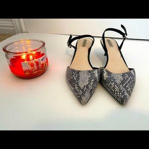 Tahari Snake Skin Short Heels Size 7.5